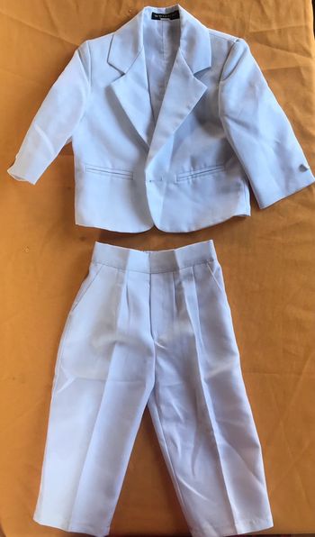 Costume blanc 12 mois + 2 chemises offerte