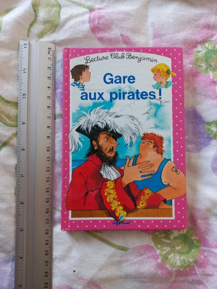 Livre gare aux pirates
