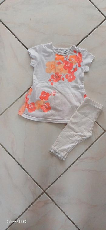 Tunique fleurie et legging court