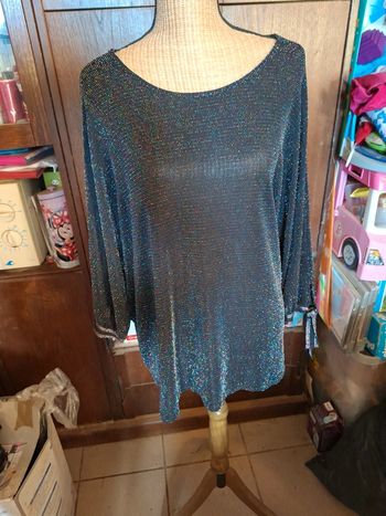 Tee-shirt blouse pailleté taille 6