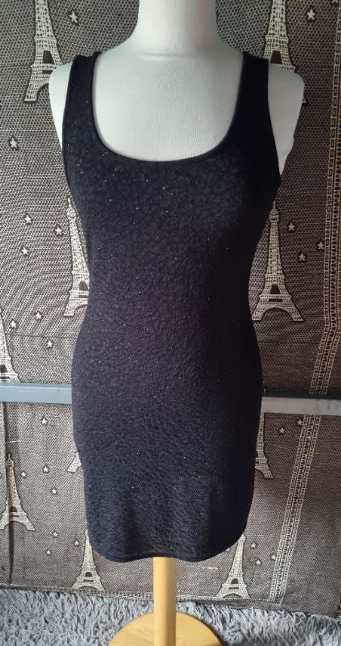 Robe noir pailleté taille 38 nœud papillon au dos