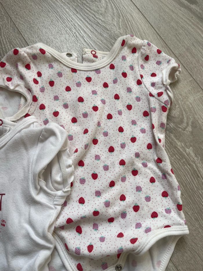 Lot 3 bodies manches courtes bébé fille 18 mois - photo numéro 4