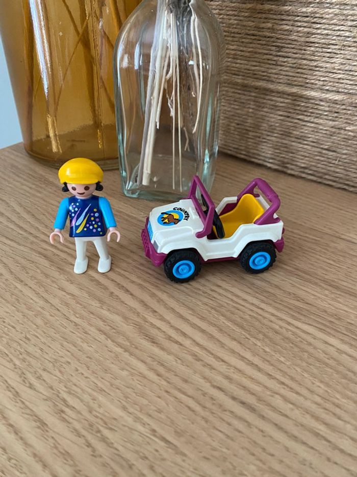 Enfant avec voiture Playmobil