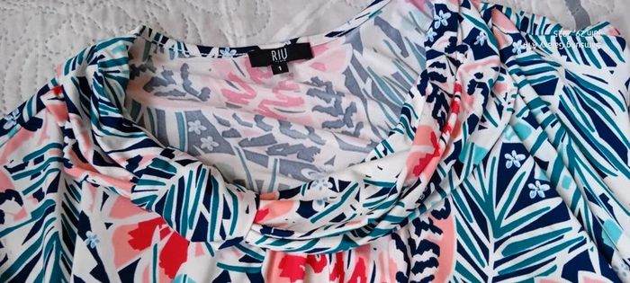 Haut fluide col bénitier imprimé fleurs feuilles tropicales multicolore femme M Riu - photo numéro 14