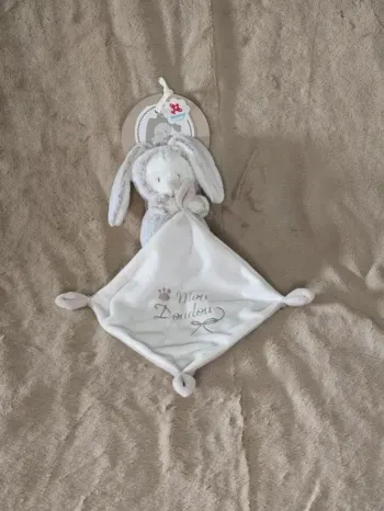 peluche lapin beige trop cute