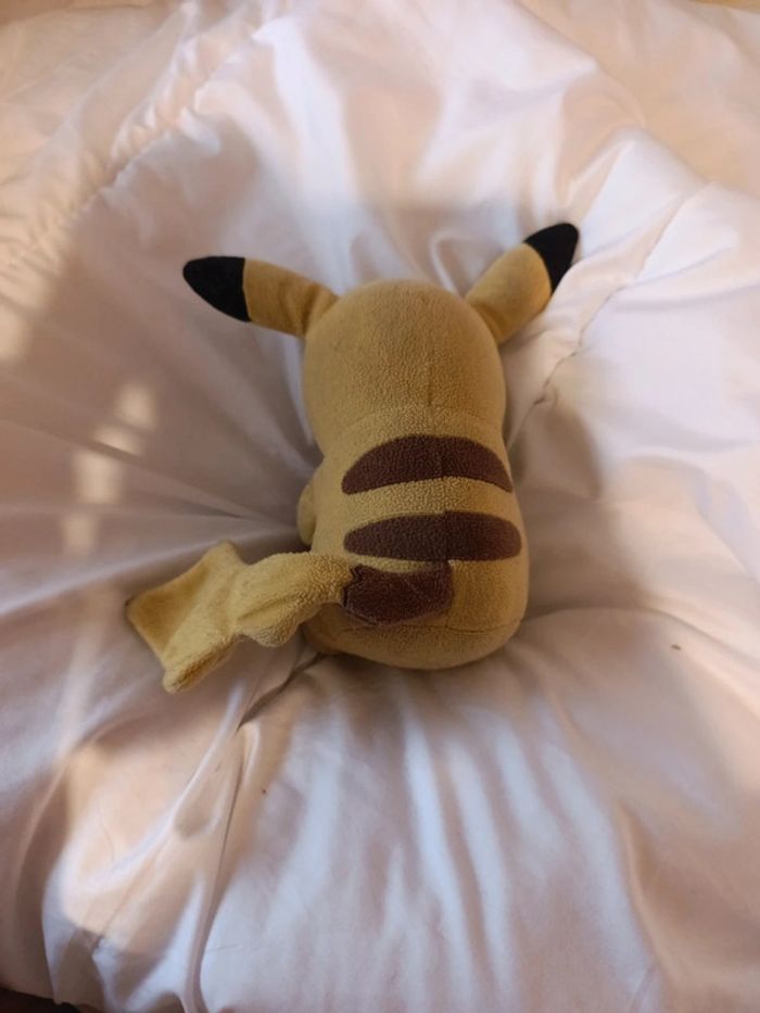 Peluche pokémon pikachu - photo numéro 2
