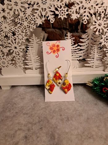 Boucles d'oreilles pendante avec pendentif assortie multicolore