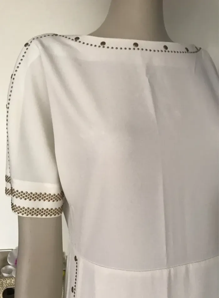 Robe blanc cassé et dorée neuve - photo numéro 2