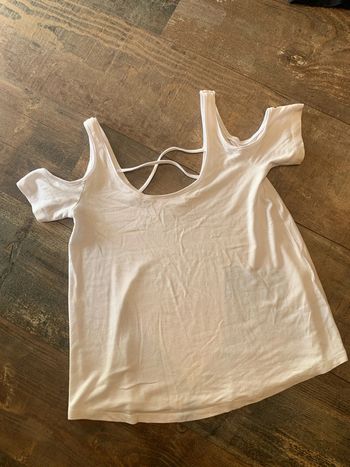 tee shirt blanc épaules dénudées