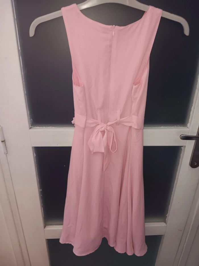 Robe rose pastel 11 ans élégante avec fleur à la taille - photo numéro 3