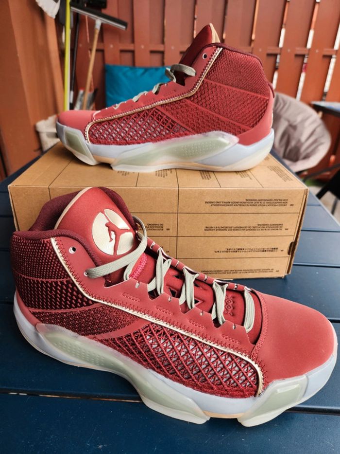 Jordan 28 CNY neuves Taille 44,5 bordeau - photo numéro 2