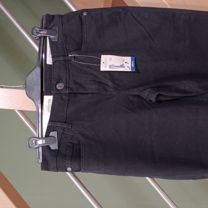 Corsaire jean noir neuf T 38 super skinny - photo numéro 2