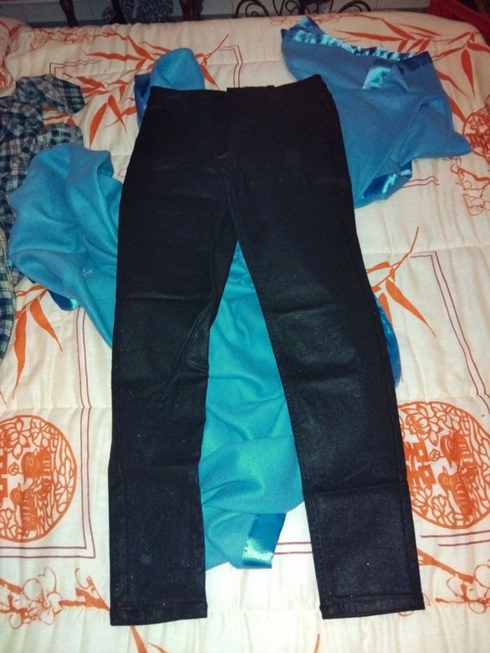 Jean huilé à paillettes multicolores