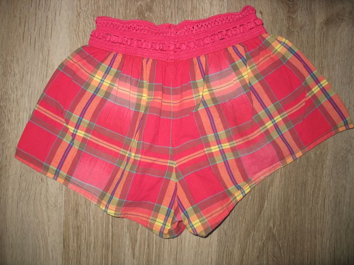 SHORT A CARREAUX ROSE FUCHSIA "UNDIZ" - 8 / 9 ANS - n°01 - photo numéro 2