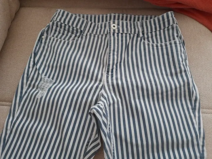 Pantalon rayé et troué - photo numéro 2