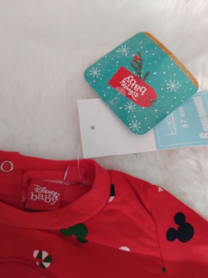 Sweat Mickey Noël Disney ,neuf avec étiquettes, taille  6 mois - photo numéro 2