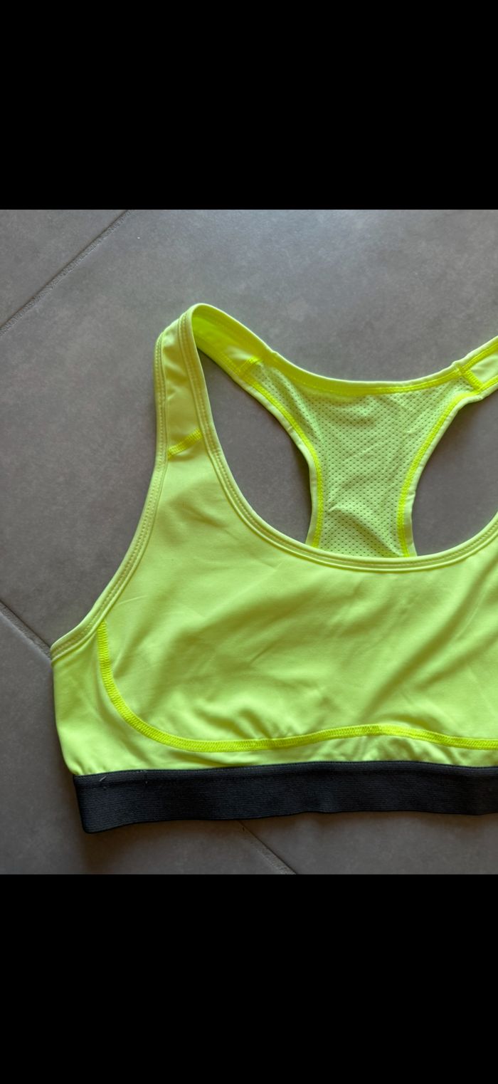 Brassière de sport femme Taille 44/46 - photo numéro 2