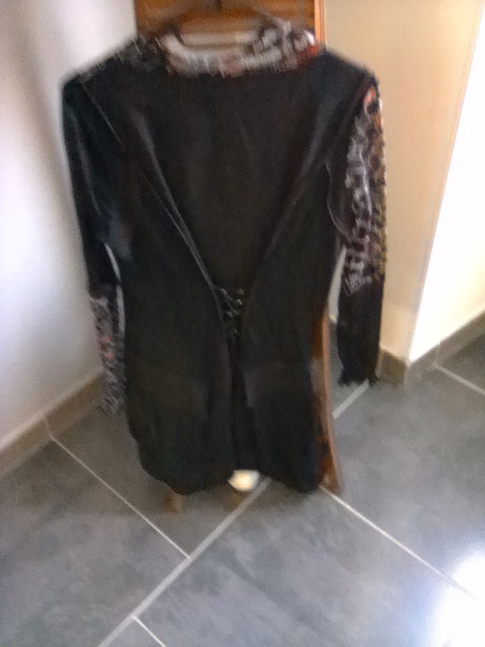 Magnifique robe avec manche dentelle taille 40 - photo numéro 2