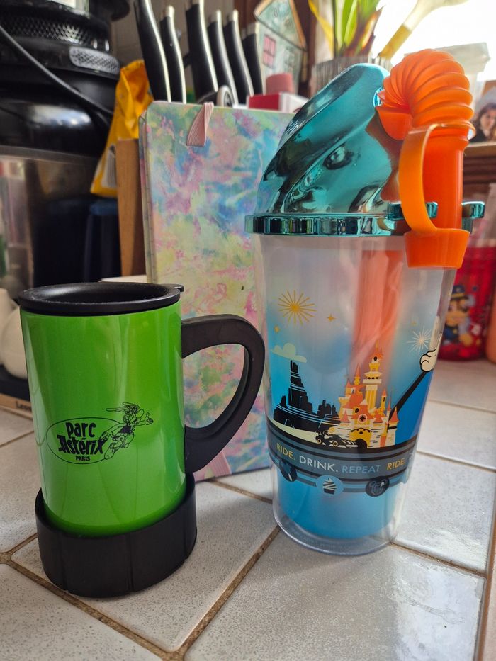 Lot de deux mugs verre Disneyland Paris Astérix - photo numéro 2