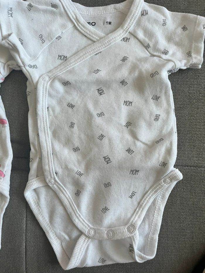 2 bodys mixte MC 1 mois - photo numéro 3