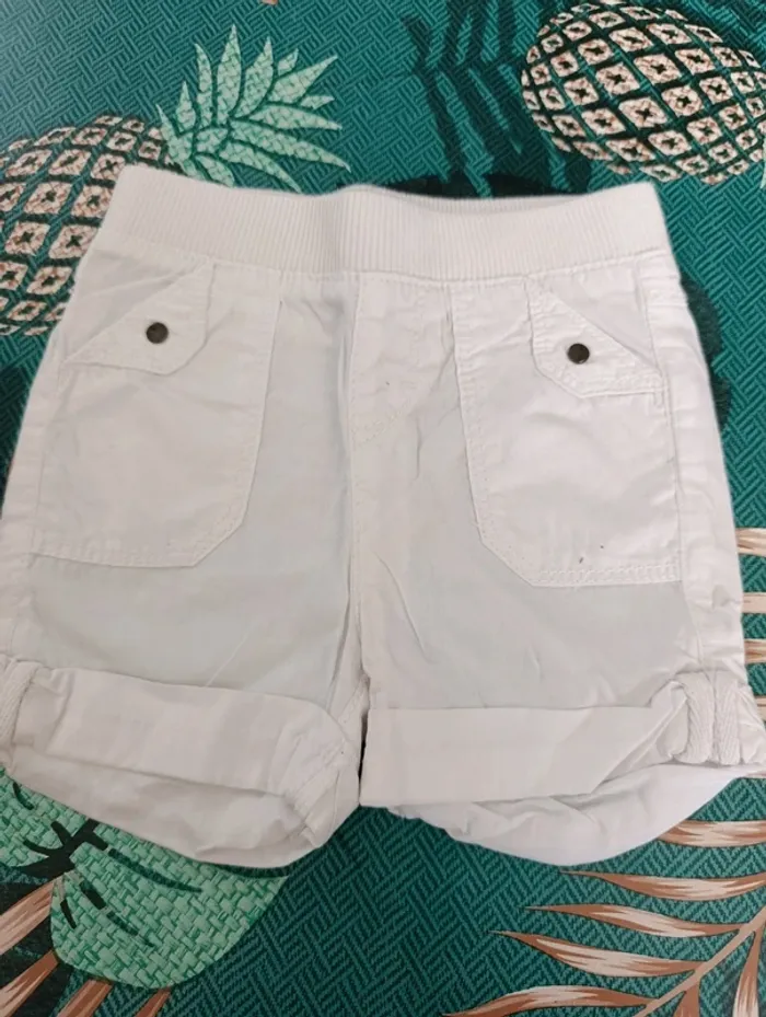 Lot de 2 shorts Kiabi 9 mois - photo numéro 3