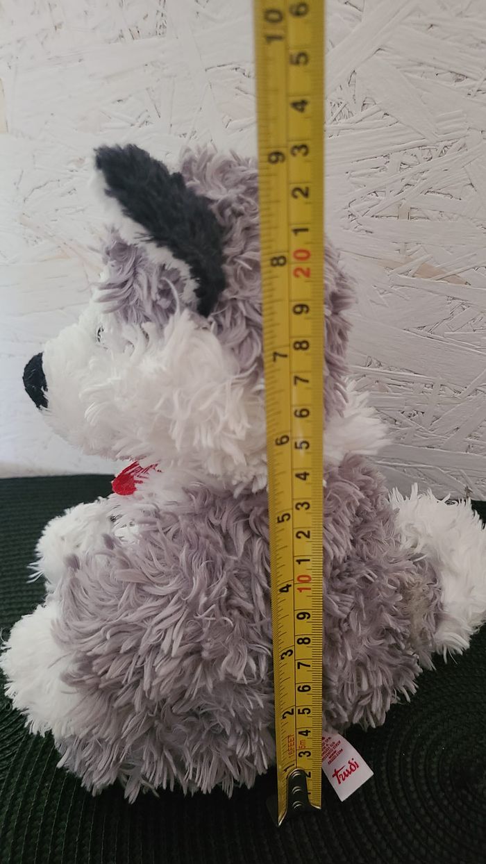 Peluche chien Husky TRUDI gris blanc poils longs collier rond rouge 28 cm - photo numéro 3