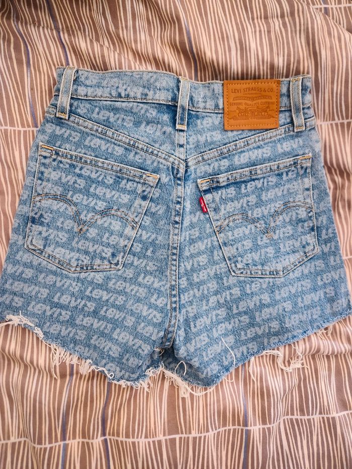 Short Levis comme neuf - photo numéro 4