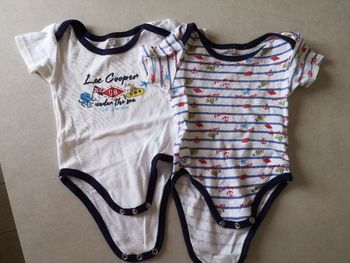 lot de 2 bodies 12 mois