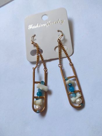 Boucle d'oreille neuve