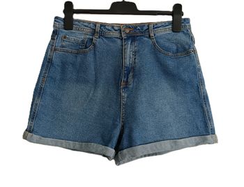 Short en jean bleu à revers. Kiabi. Taille 42