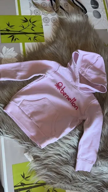Pull capuche benetton rose 2 ans