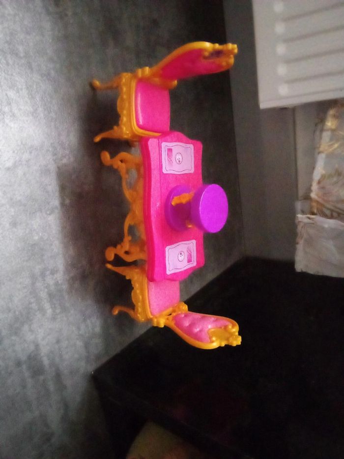 Poupée belle avec table et chaises - photo numéro 6