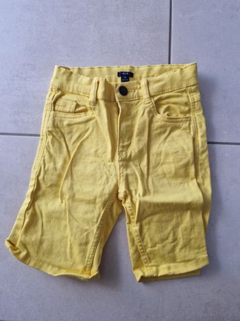 Short jaune