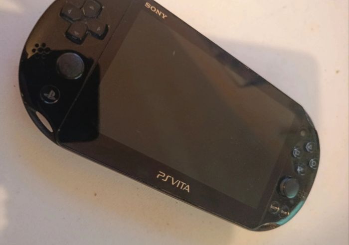 Ps vita pch 2004 + jeux illimité 