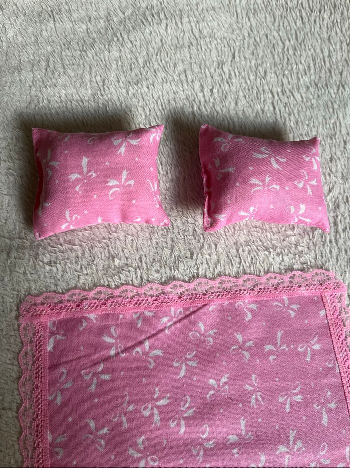 Tapis et coussins pour barbie Neuf - photo numéro 3