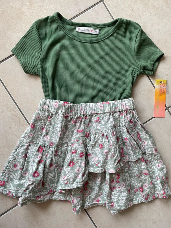 Ensemble jupe à volant fleurs fille et t-shirt côtelé