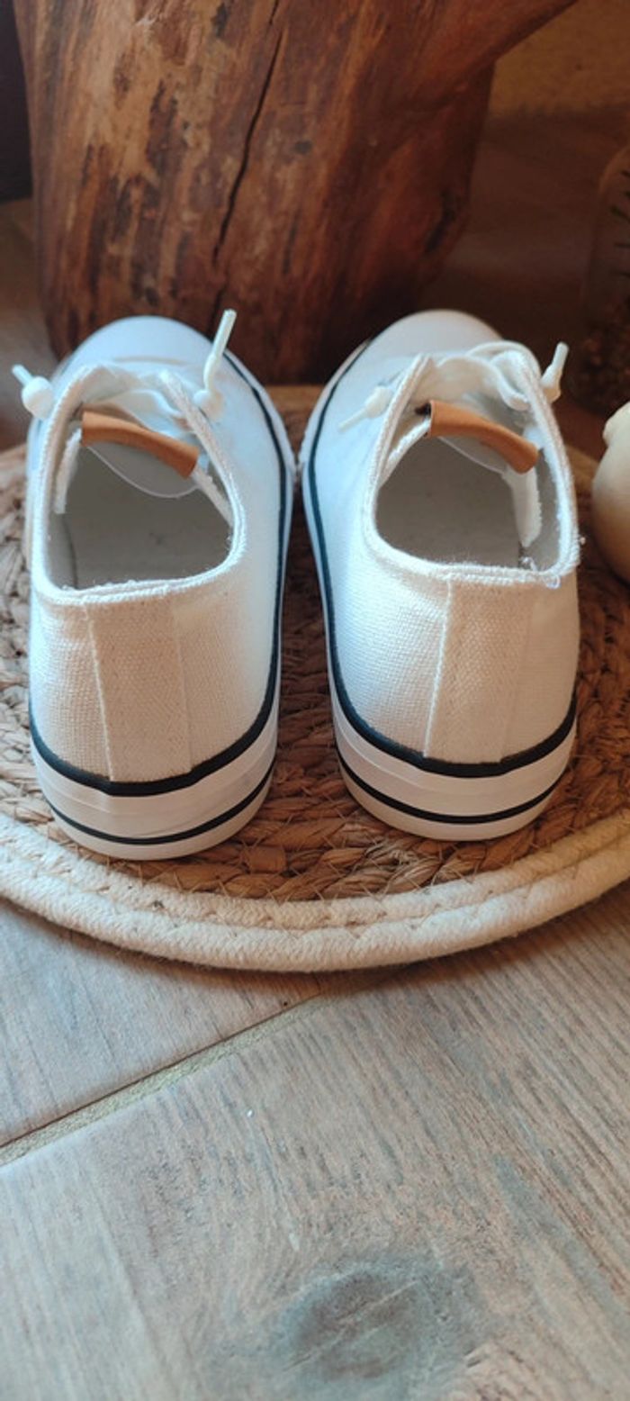 Chaussures blanche pataugas garçon pointure 33 - photo numéro 9