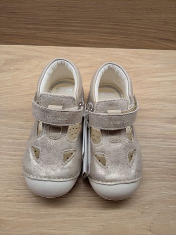 Chaussures neuves étiquettes