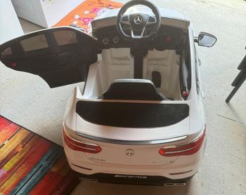 Voiture à batterie mercedes avec télécommande musique klaxon..