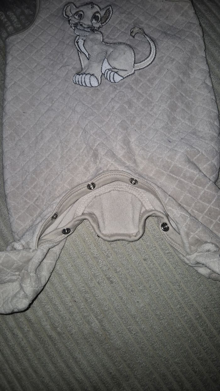 Salopette Le roi lion Simba - 0/1mois 56cm - Disney Baby - Très bon état - photo numéro 5