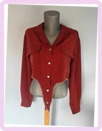 Chemise crop top Jordan rouge rayée noir – taille L – vintage & stylée