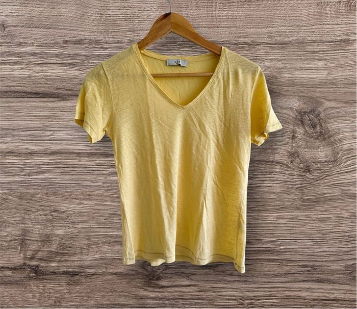T-shirt manches courtes leger col V jaune NVY taille 36 S
