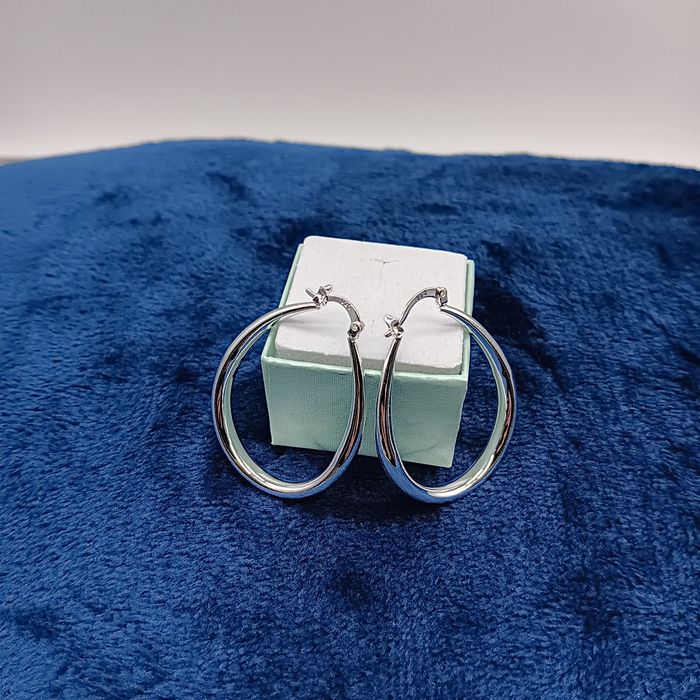 Boucles d'oreilles créoles en argent. Bijoux femme