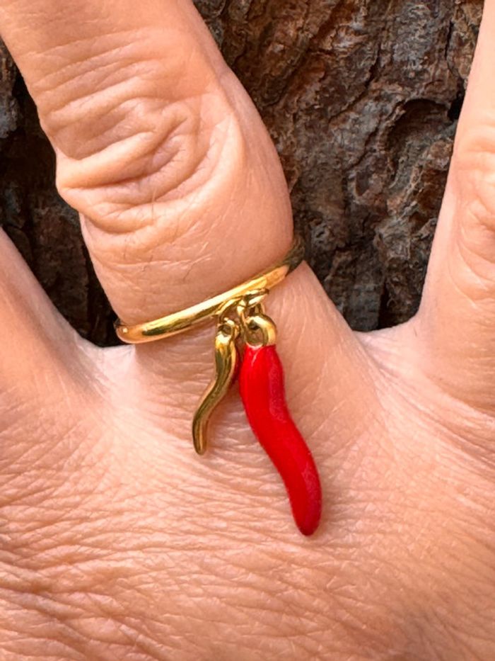 Bague réglable acier inoxydable or cornes piment résine rouge et acier inoxydable or - photo numéro 5