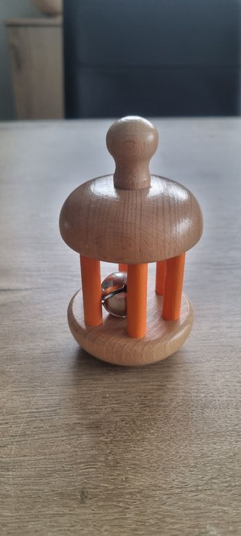Hochet grelot en bois neuf