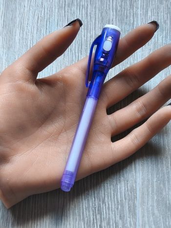 Stylo violet magique invisible