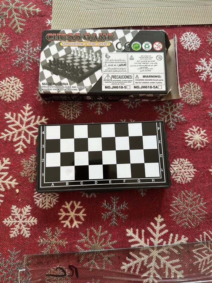 Jeu d’échecs magnétique de poche — Neuf - photo numéro 4