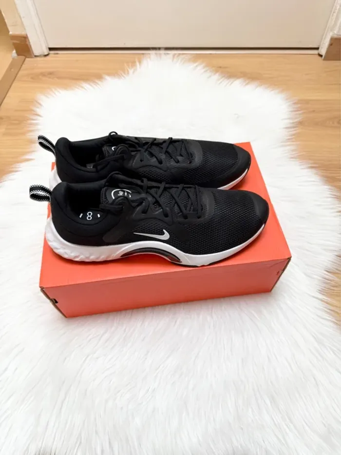 Nike Renew In-Season TR 11 – Taille 43 – noir/blanc – Neuf avec étiquette - photo numéro 6