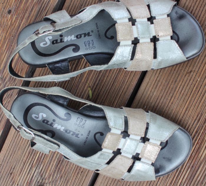 Sandales en cuir argenté et rose pâle - photo numéro 4