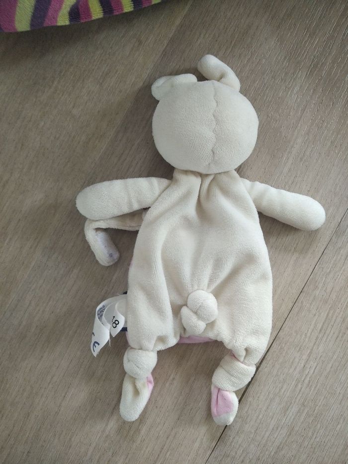 Doudou range tétine